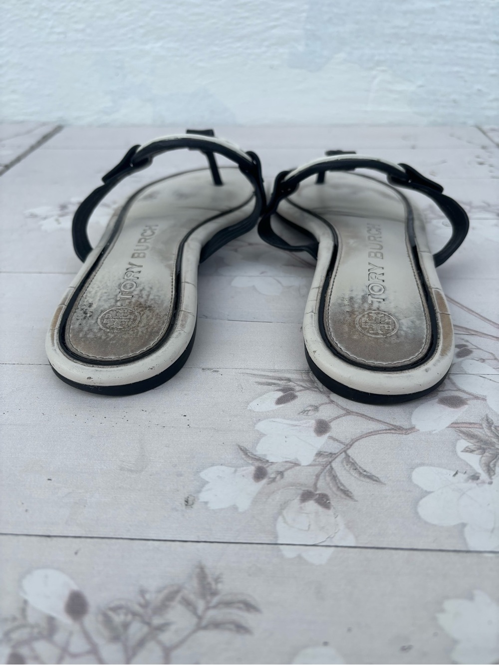 Tory Burch Black and White Logo Thong Sandals - Picture 3 of 5